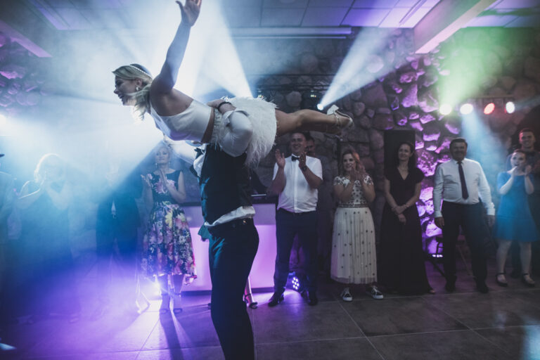 Jaunavedžių pora, šokis